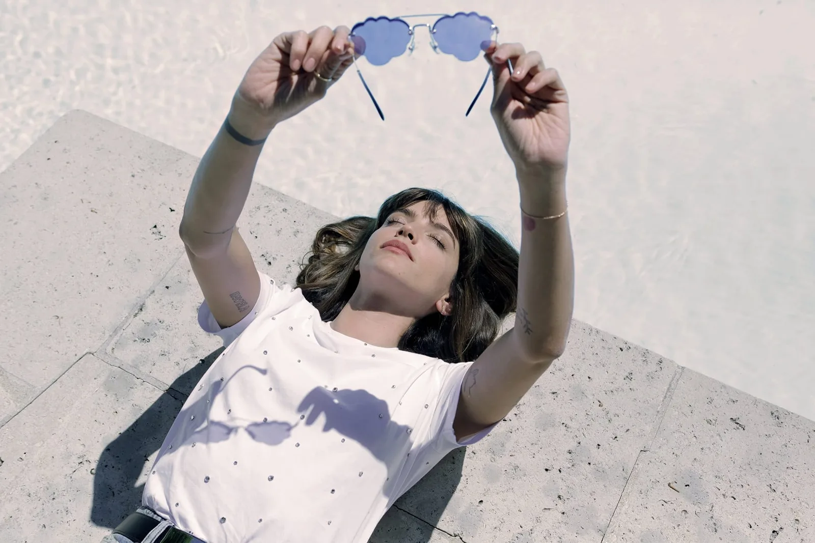 Detalle del glitter en la varilla de una montura Miu Miu