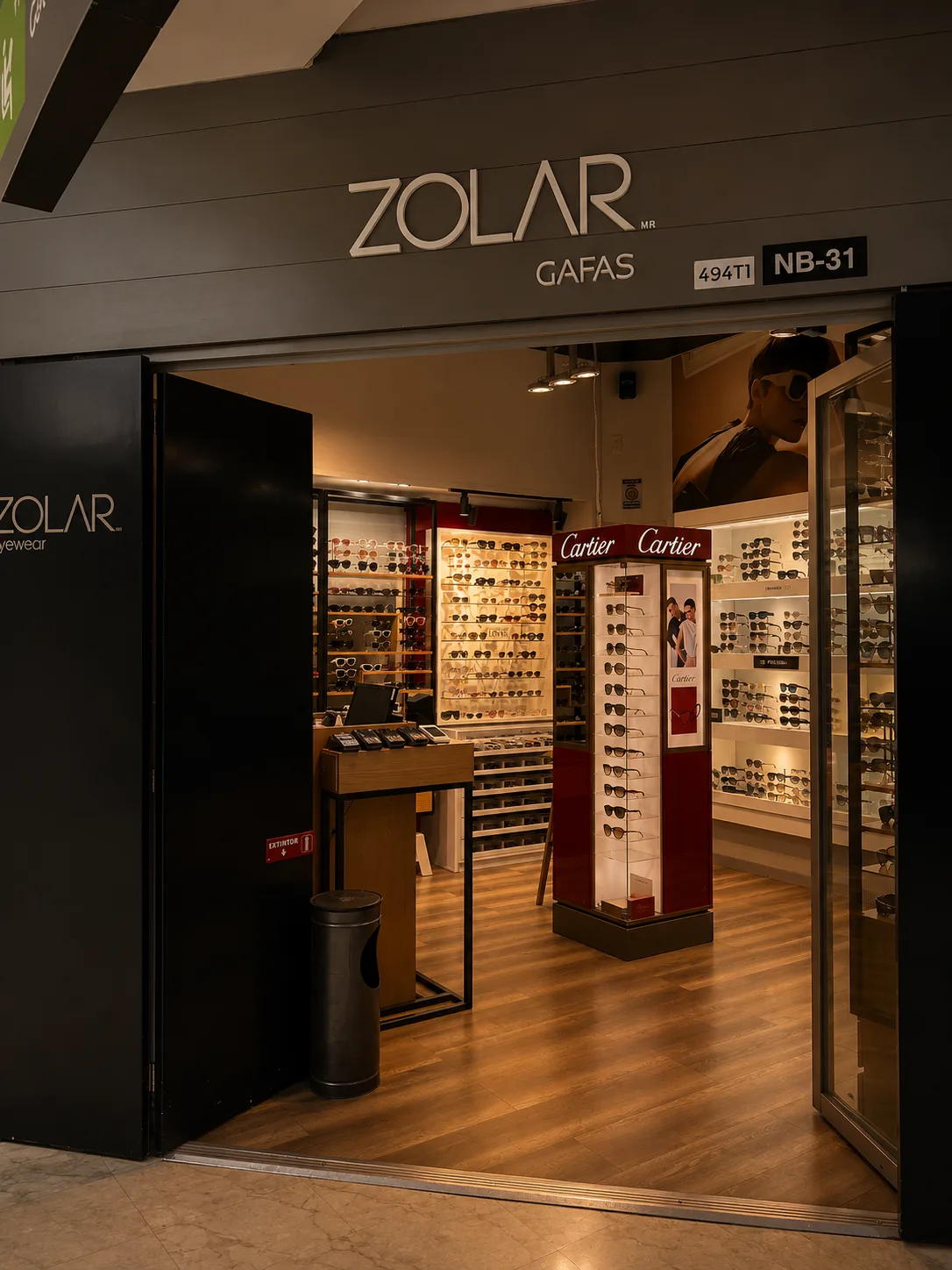 Interior de la tienda Zolar en el AICM (Terminal 1), Ciudad de México