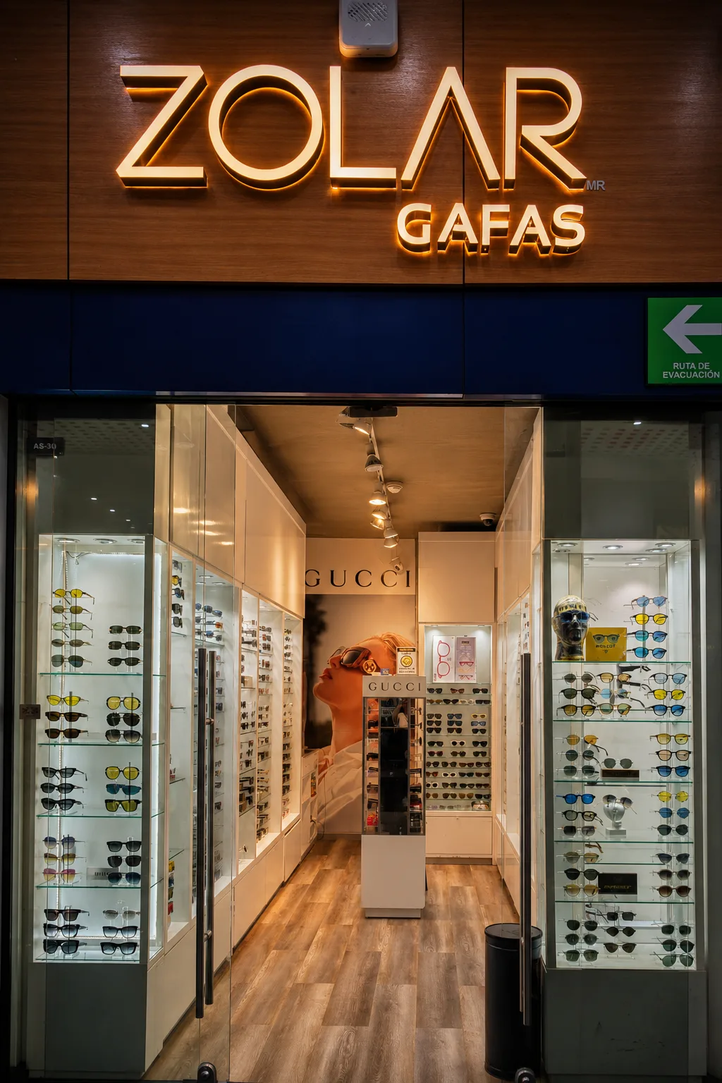 Interior de la tienda Zolar en el AICM (Terminal 2), Ciudad de México