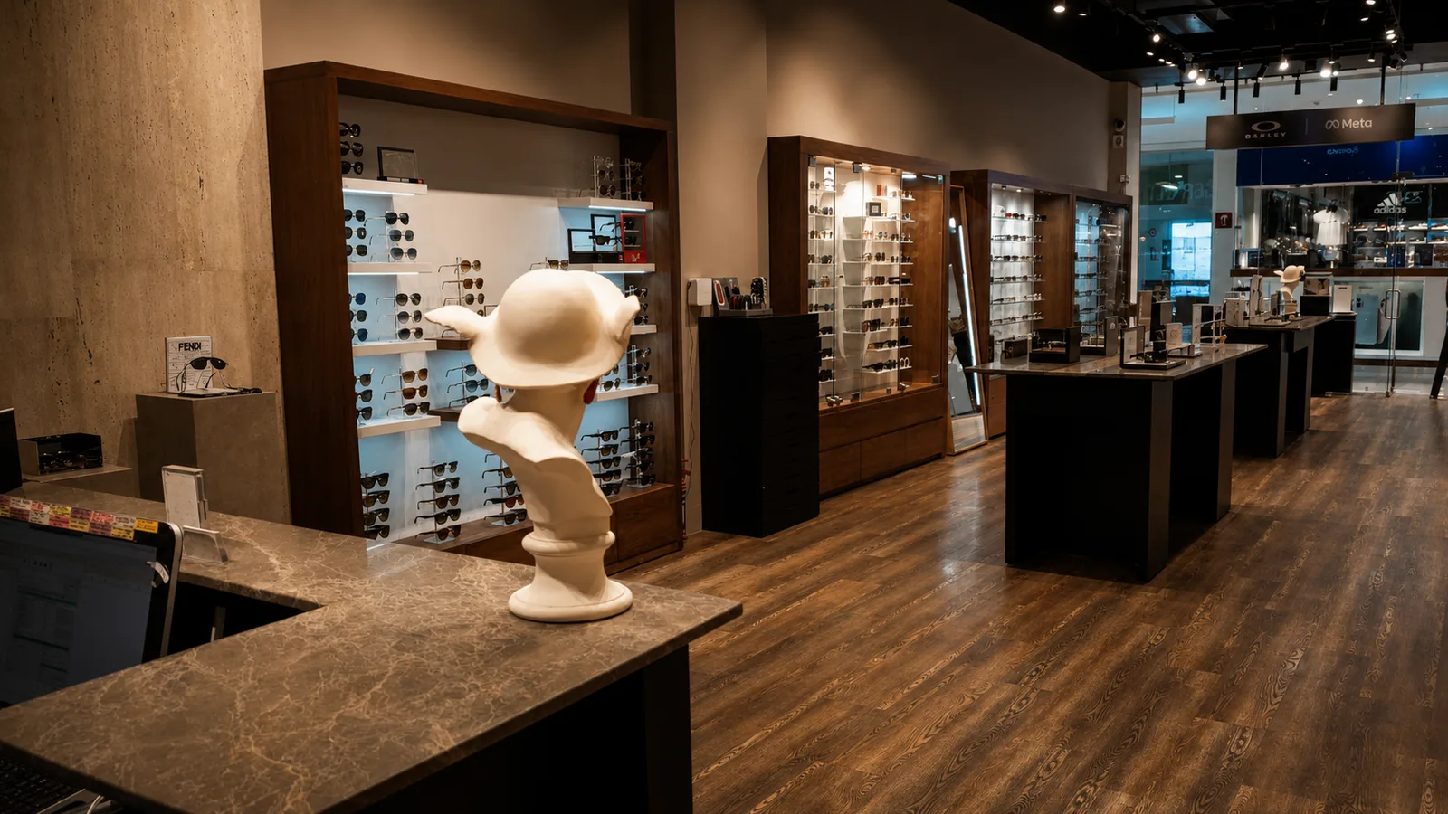Interior de la tienda Zolar en Plaza Galerías Guadalajara, Guadalajara