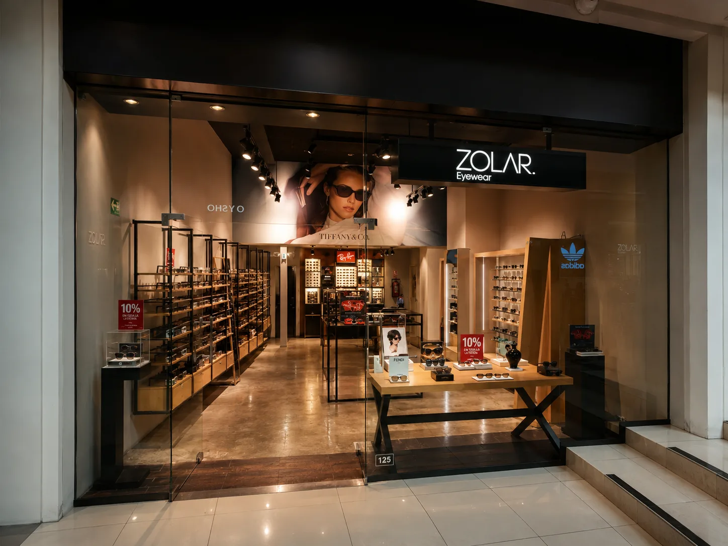 Interior de la tienda Zolar en Plaza Las Américas, Morelia
