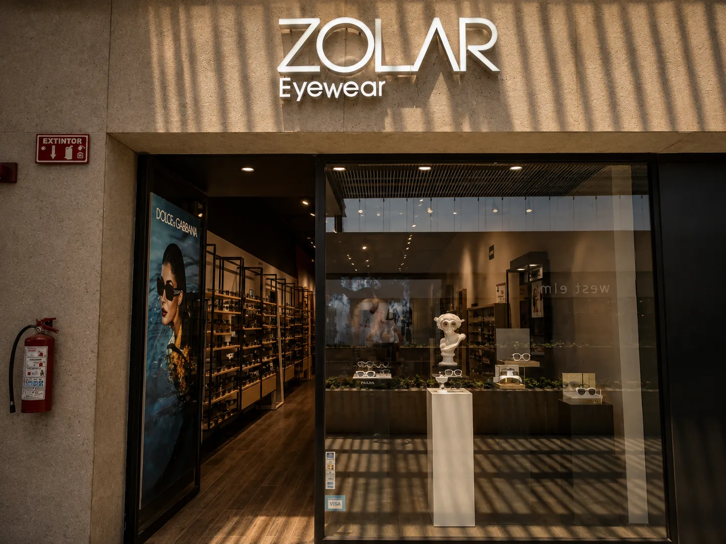 Interior de la tienda Zolar en Centro Comercial Plaza Mayor, León