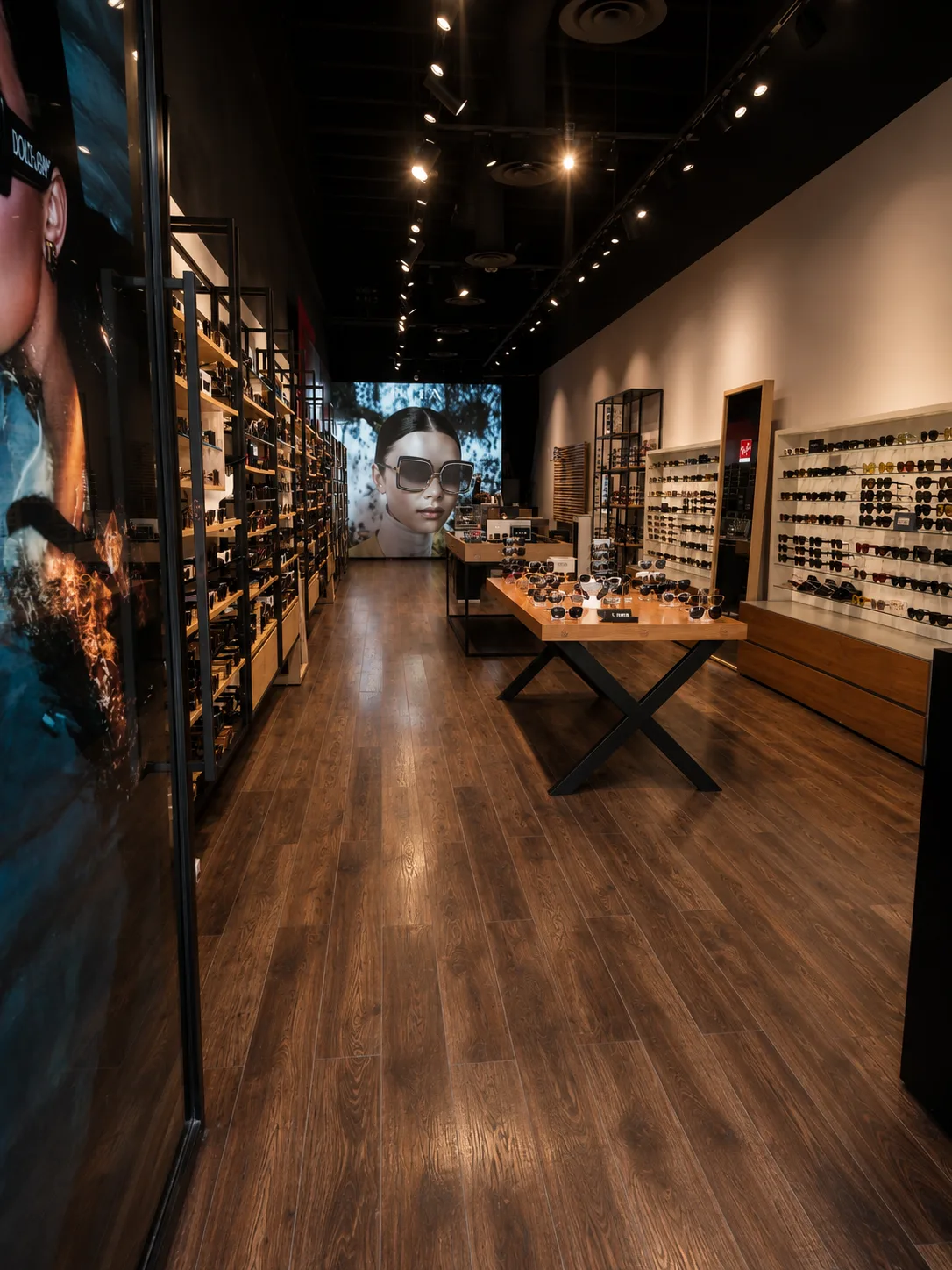 Interior de la tienda Zolar en Centro Comercial Plaza Mayor, León
