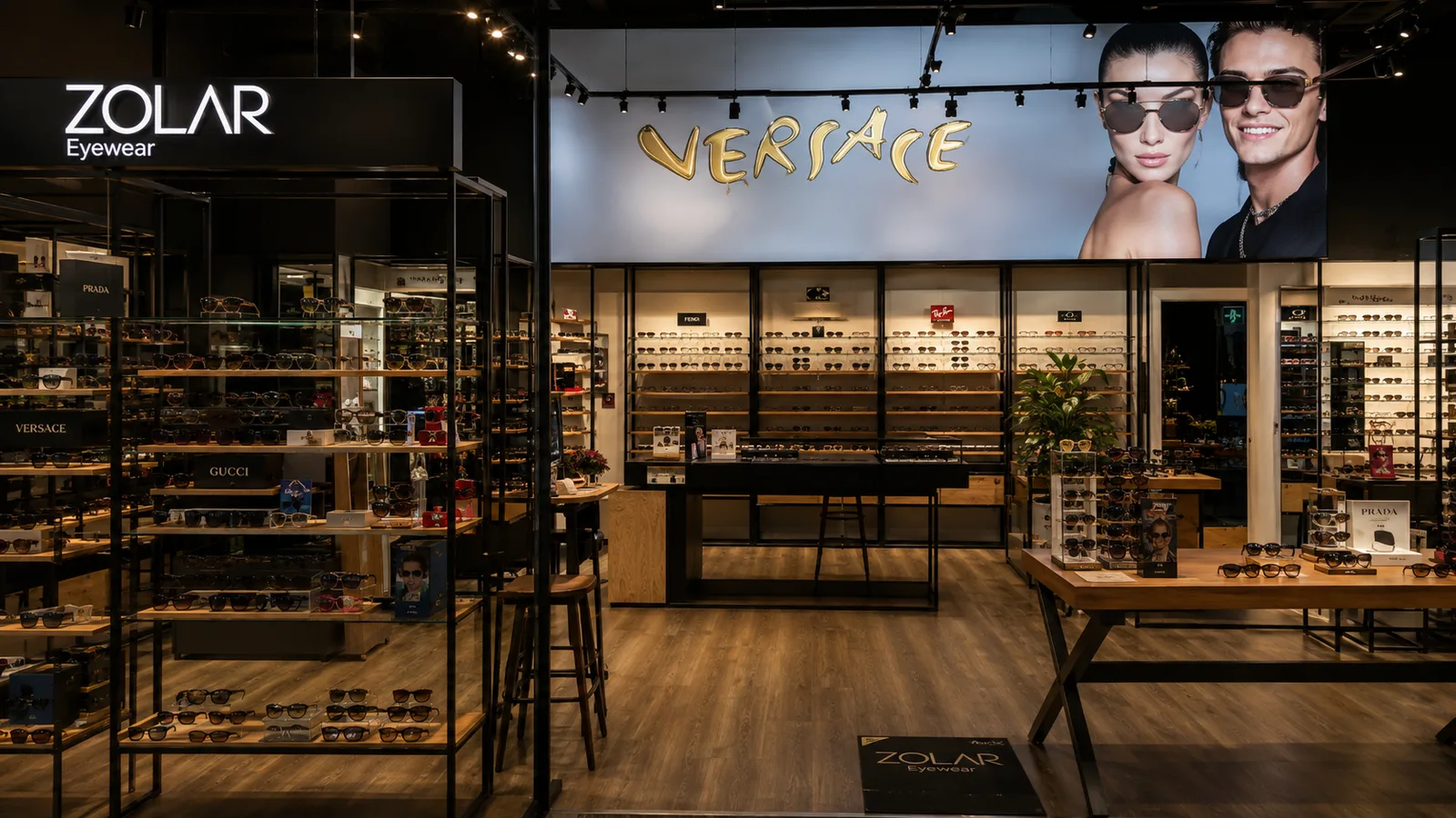 Interior de la tienda Zolar en Plaza Patria, Guadalajara