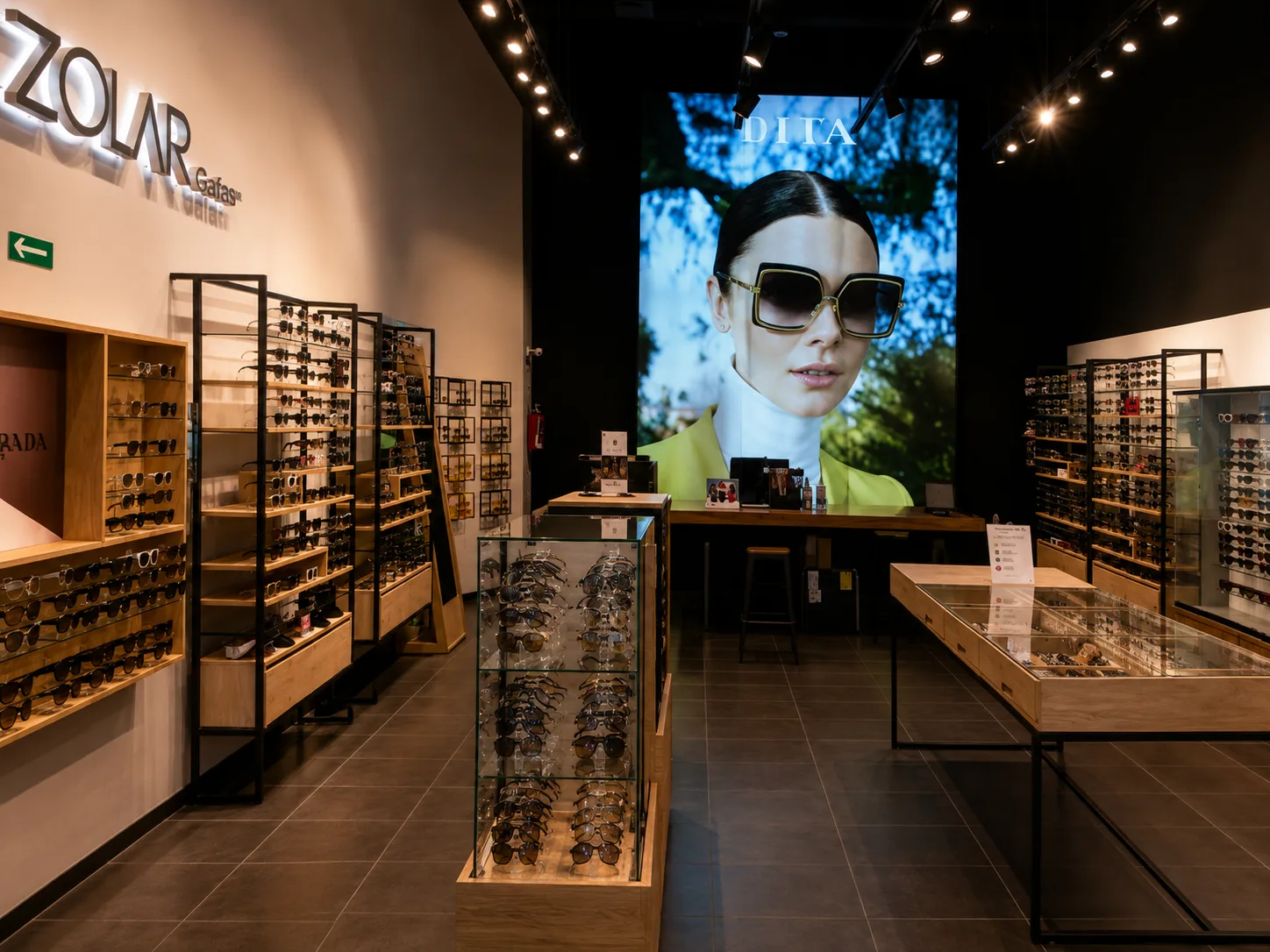Interior de la tienda Zolar en Galerías Santa Anita, Guadalajara